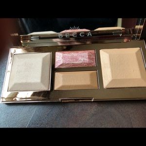 Becca Be A Light palette with kabuki brush